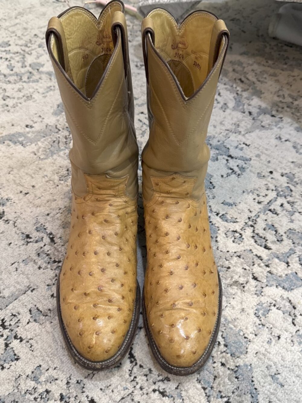 Justin 3104 USA 9.5D Butterscotch Ostrich Full Quill Leather Ropers Boot